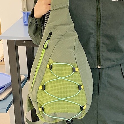 2024 New outdoor trendy chest bag, casual sports crossbody bag, lightweight hiking backpack, cycling small bag details Picture