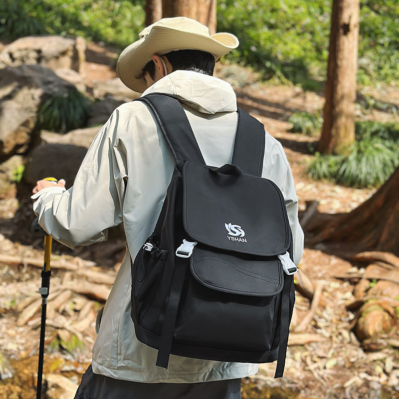 A new, simple, large-capacity, versatile and fresh backpack for both male and female students on campus, as well as a lightweight backpack for outdoor travel Application Scenario