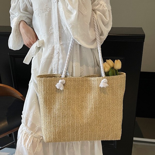 The new trendy straw woven casual single-shoulder tote bag is a must-have for women, featuring a fresh and artistic woven hand-held versatile bag details Picture