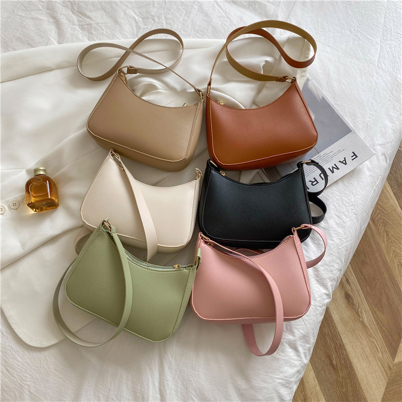 2022 Summer New Collection: Women's fashionable crossbody bag, simple underarm bag, solid-color crossbody bag, and niche dumpling bag for women Application Scenario