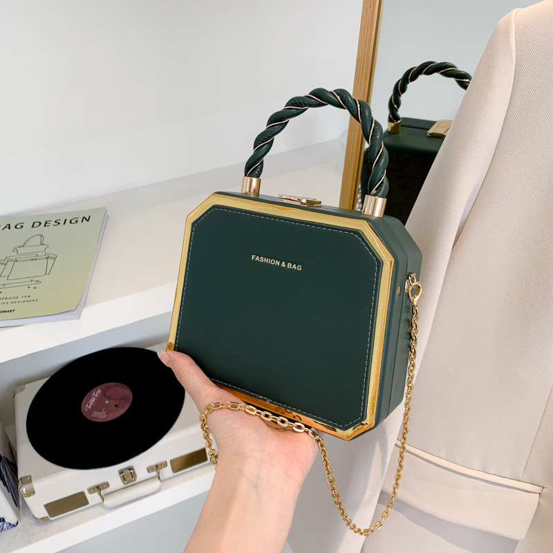 The new chain box bag features a unique and trendy design, a single-shoulder women's bag, and a Korean version of the Instagram crossbody bag for women details Picture