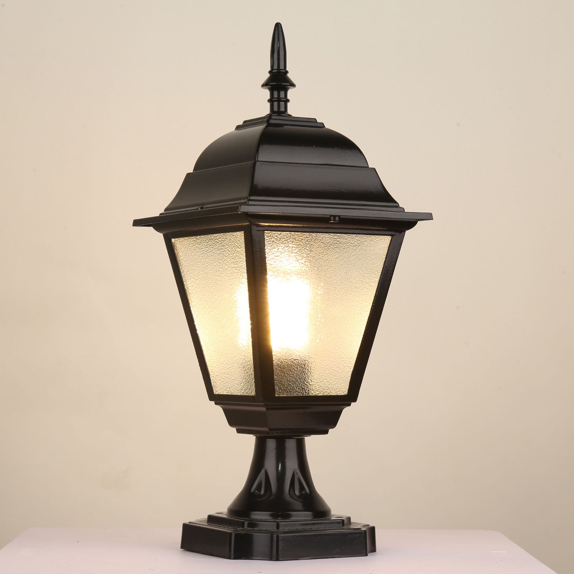 Outdoor fence lights, courtyard European-style villa exterior wall lights, door column lights, balcony corridor outdoor American-style simple column head lights Application Scenario