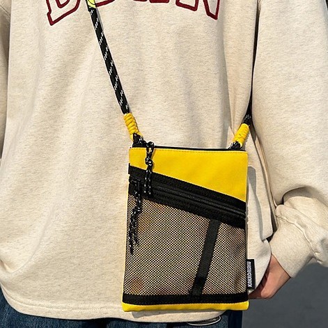 Outdoor travel casual bag, single-shoulder crossbody bag, mobile phone, coin purse, women's small hanging bag, ID bag, men's crossbody bag Application Scenario