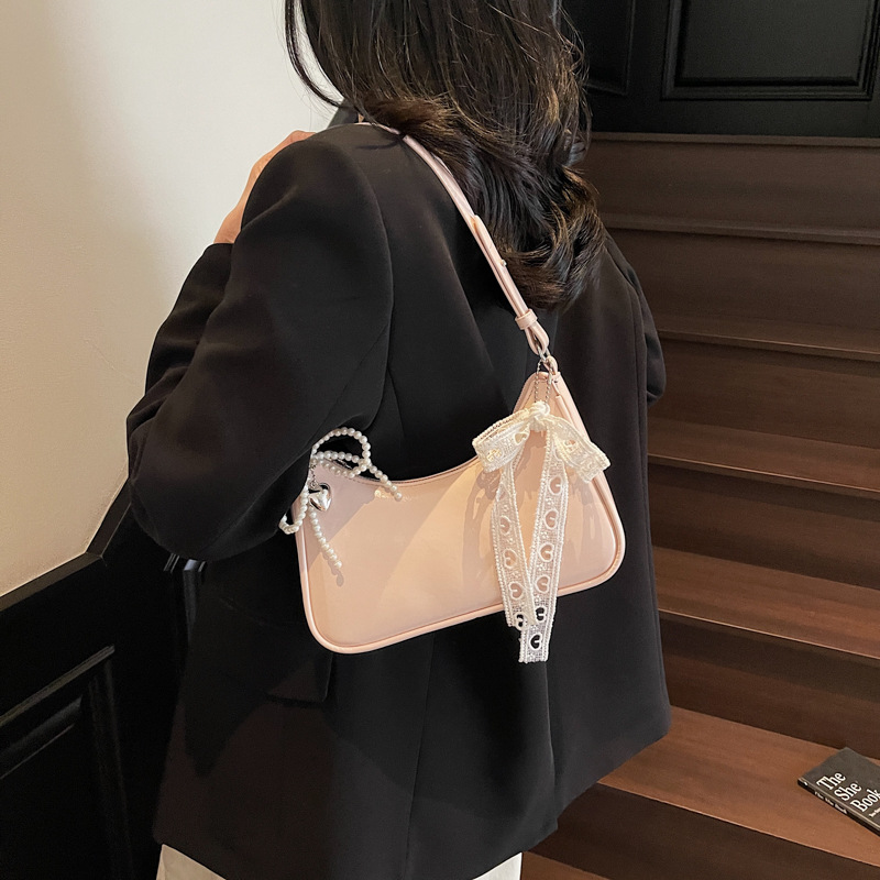 A high-end Korean-style hand-held underarm bag for women in 2025, a versatile, light luxury and stylish single-shoulder crossbody bag for commuting details Picture