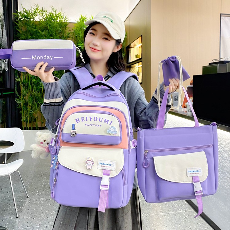 Four-piece Korean-style Instagram schoolbag for girls, a cute and fresh backpack with contrasting colors, large capacity and spliced for junior high school students Application Scenario