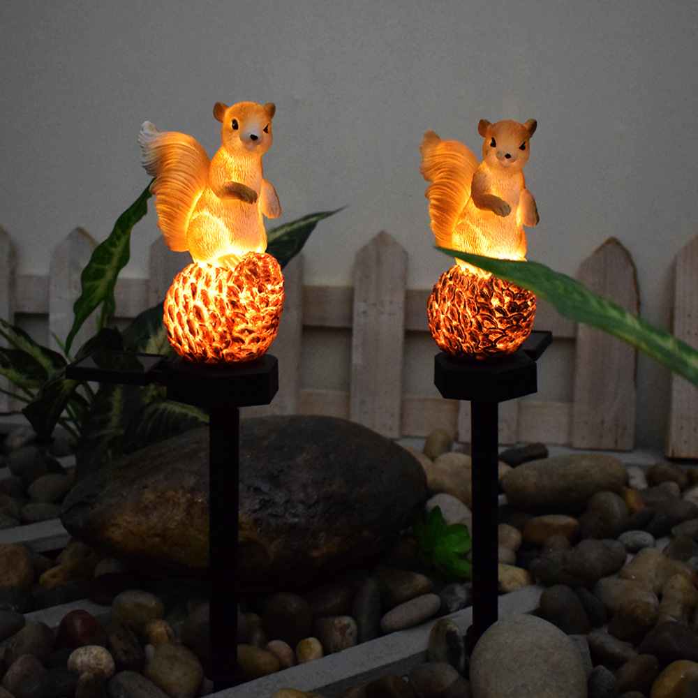 Solar outdoor lights, courtyard lights, villa waterproof terrace decorative lights, garden landscape arrangement squirrel resin lights details Picture