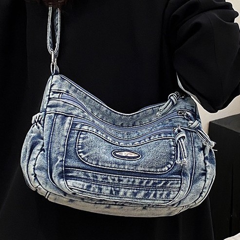 The new popular backpack for students is large in capacity, cute, high-quality and eye-catching. It is a fashionable casual travel bag for women Specification drawing