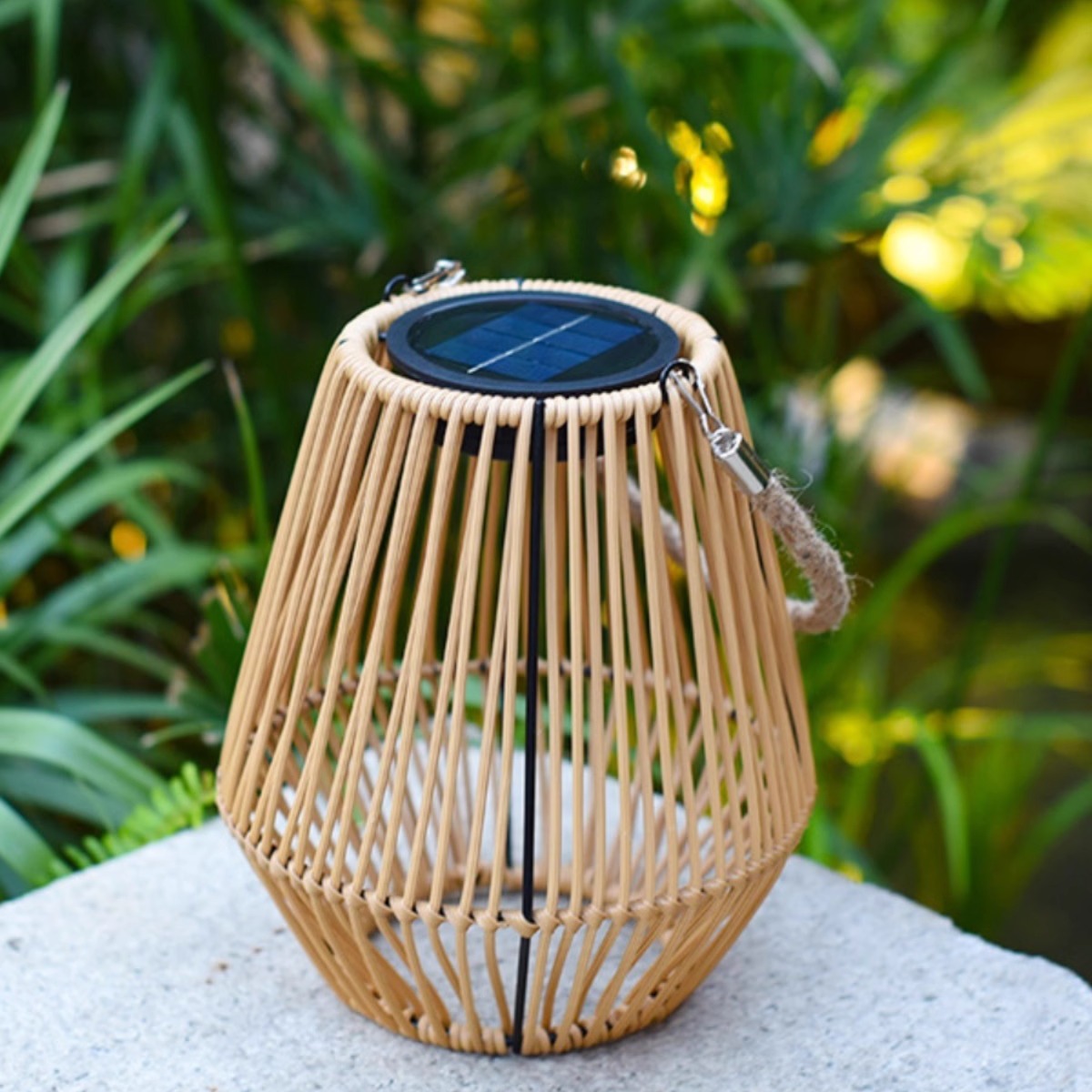 Solar-powered garden lights, rattan and bamboo woven lanterns, Chinese-style retro outdoor hanging lights, balcony decoration atmosphere, and night lights details Picture