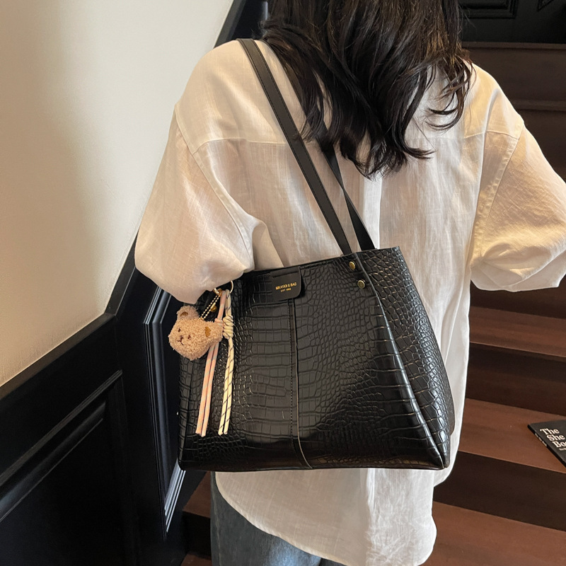 Solid color bucket bag for women, large capacity handbag, 2025 new style fashionable shoulder bag, trendy and versatile underarm bag Specification drawing