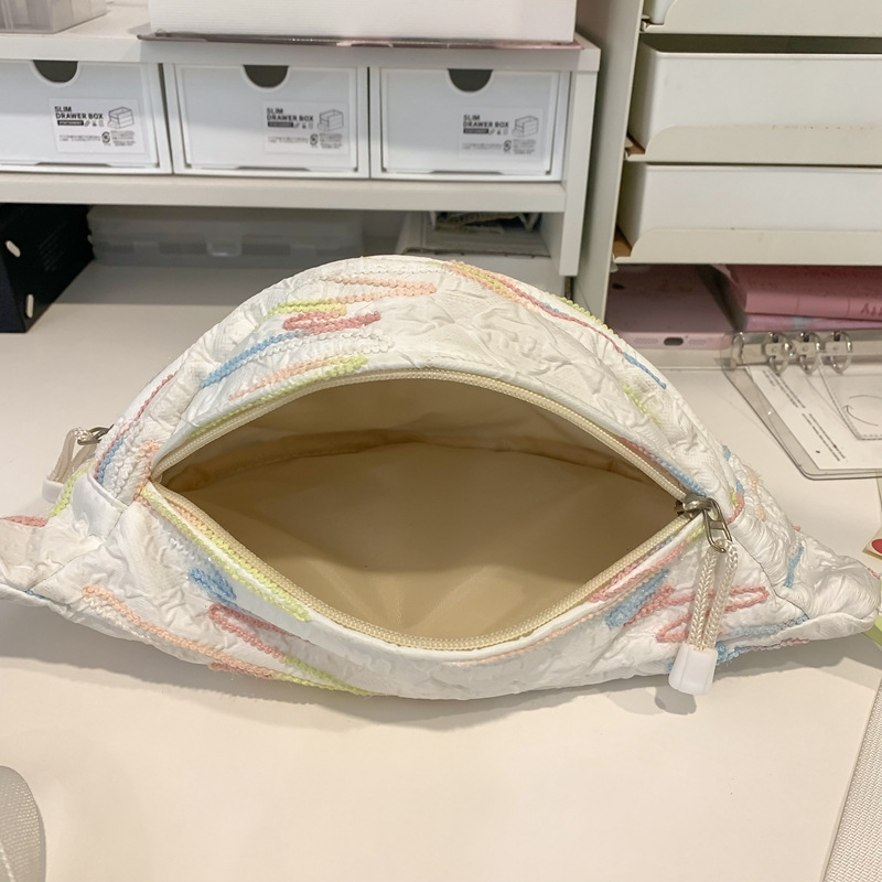 A new 2025 casual and simple crossbody sport chest bag, a fashionable and cool simple single-shoulder bag, and a unisex cycling bag Application Scenario