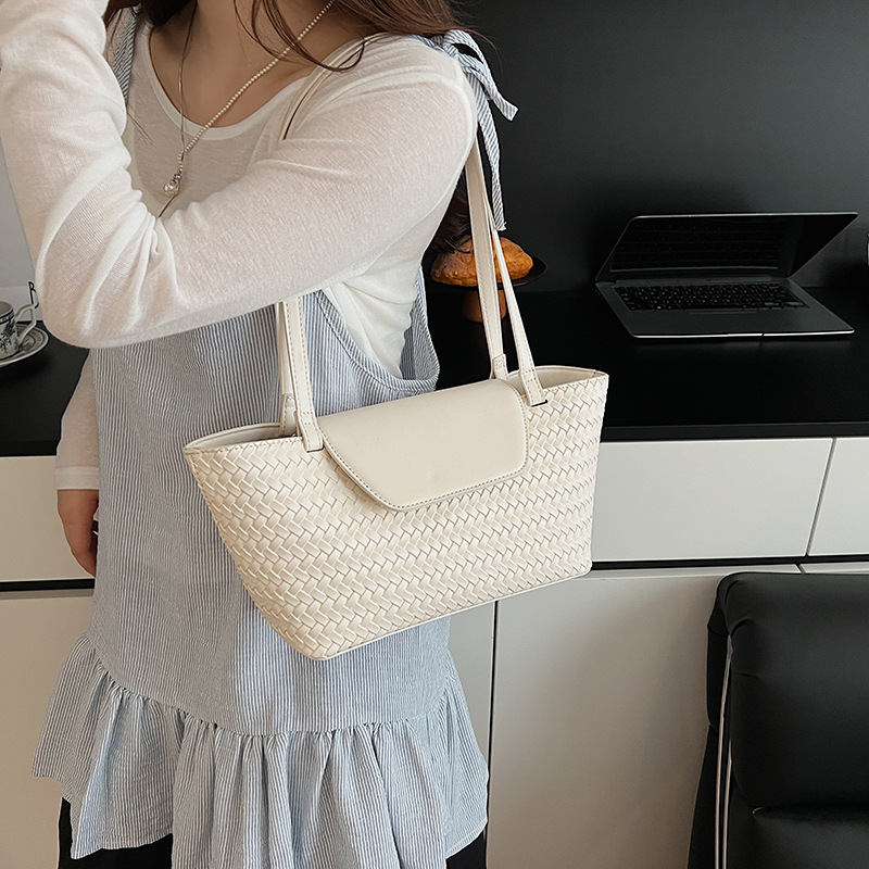 New Korean-style woven bag, versatile underarm bag, large capacity, casual and fashionable tote bag, high-end shoulder bag, women's bag details Picture