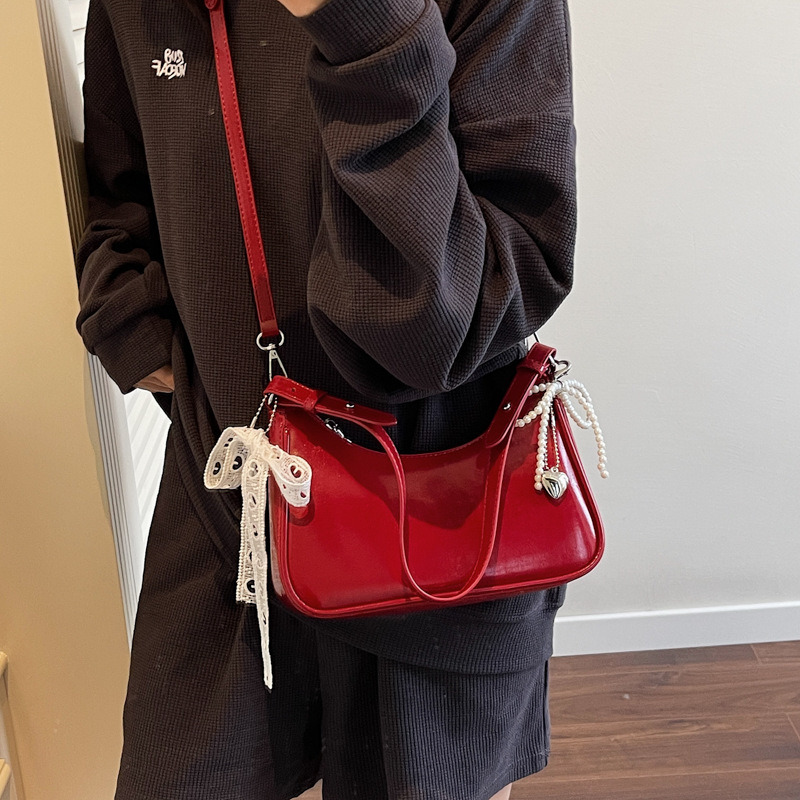 A high-end Korean-style hand-held underarm bag for women in 2025, a versatile, light luxury and stylish single-shoulder crossbody bag for commuting Specification drawing