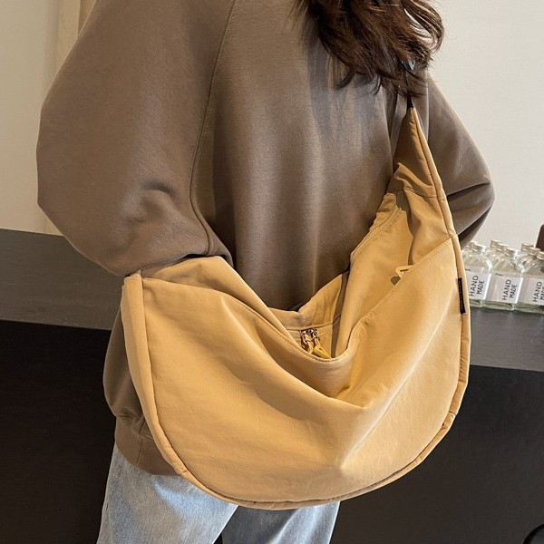 Cross-border crossbody bag 2025 Spring New Style simple, fashionable and versatile commuting dumpling bag, niche design casual single-shoulder bag full figure