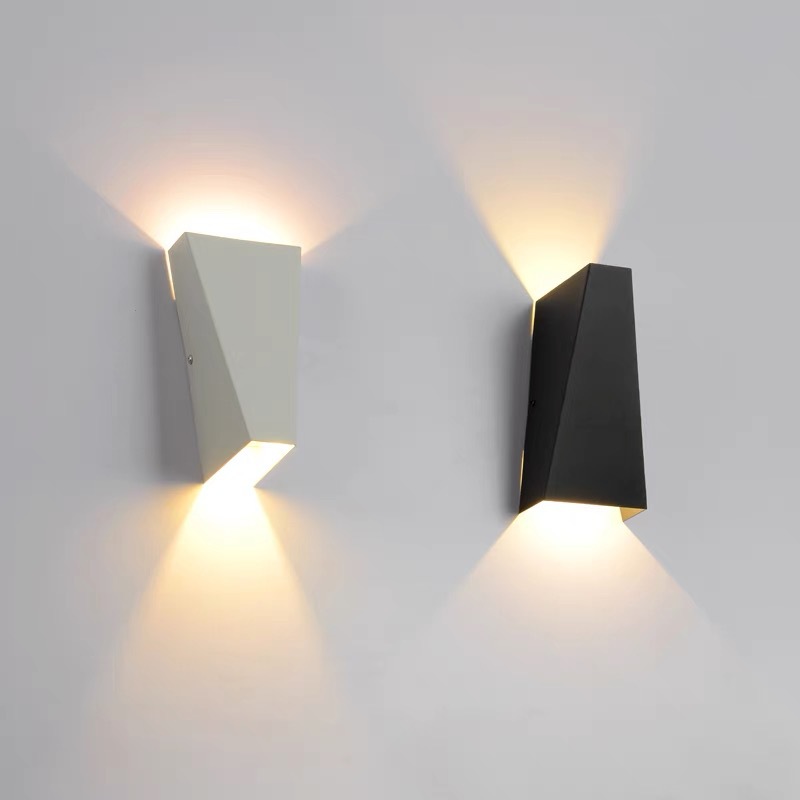 Wholesale simple LED outdoor wall lamps for foreign trade, black and white bedside lamps for living rooms and bedrooms, hotel corridor wall-washing lamps full figure