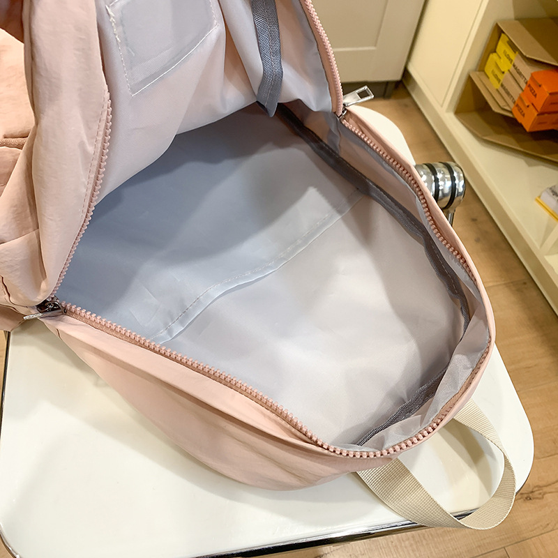 The 2025 new backpack for women's university birthday is a lightweight, casual, simple, waterproof and large-capacity travel backpack Application Scenario