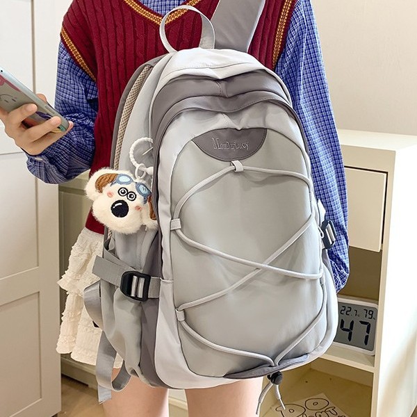 Mountain-themed outdoor hiking backpack for girls, large capacity, design sense, niche lightweight schoolbag, high-end for high school girls full figure