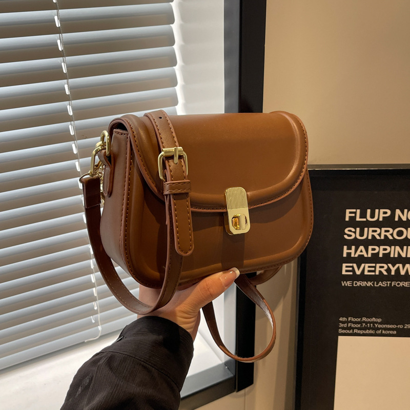 Retro Mocha mini bag for women, 2024 new solid color, fashionable and versatile saddle bag, Korean version, niche commuter crossbody bag Specification drawing
