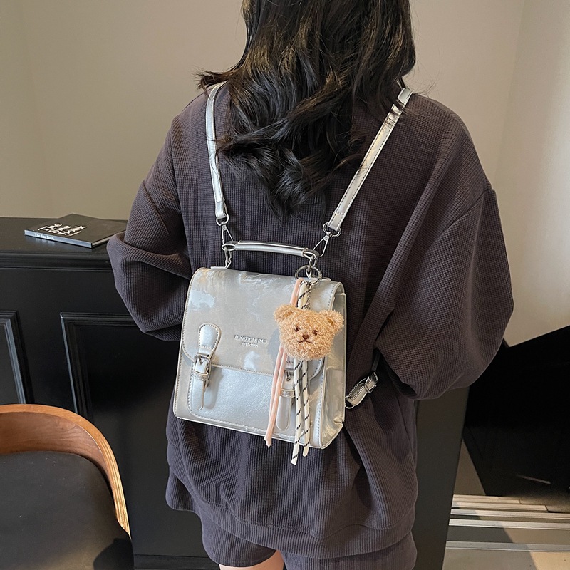 2025 New fashionable street trend handbag, women's high-end feel, large capacity small square bag, lightweight travel backpack details Picture