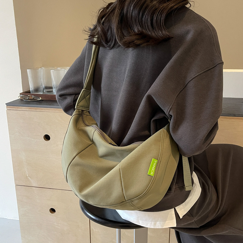 Nylon fabric crossbody bag for women, large capacity 2024 summer new wide shoulder strap single-shoulder bag, fashionable and casual dumpling bag details Picture