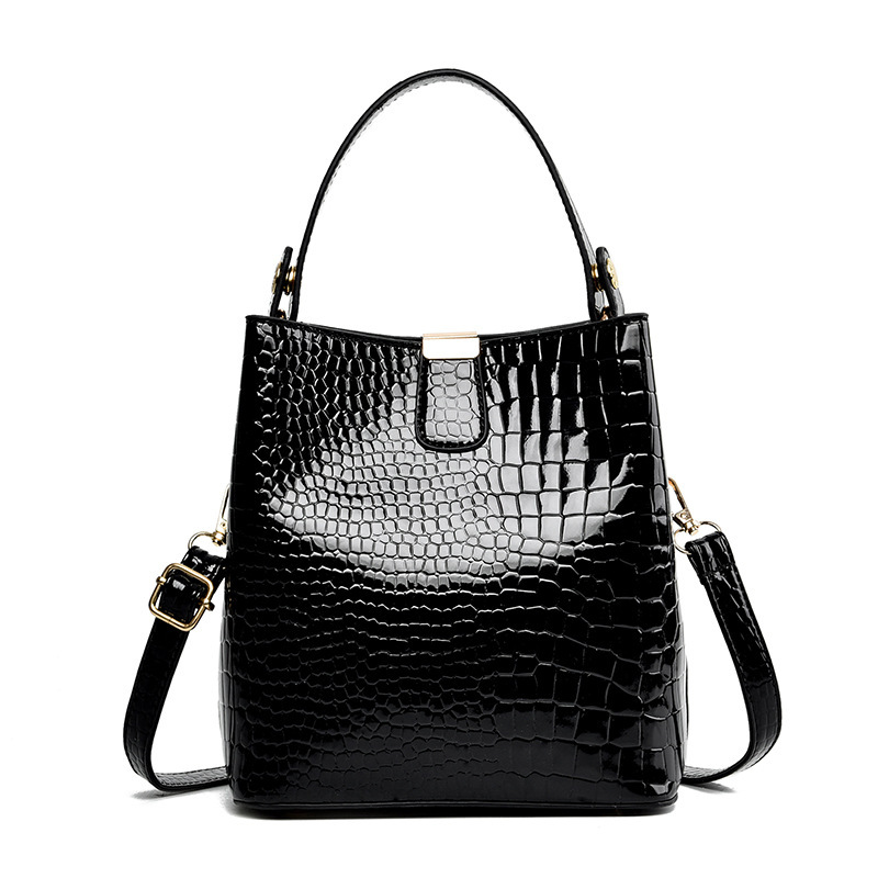 The 2022 new style of fashionable bucket bag for women from foreign trade shiny leather Bag is high-end and elegant. It is a single-shoulder women's crossbody bag with crocodile pattern Item Picture