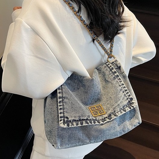 Casual commuting large-capacity denim women's bag 2025 new style versatile chain single-shoulder crossbody bag Tote bag Application Scenario