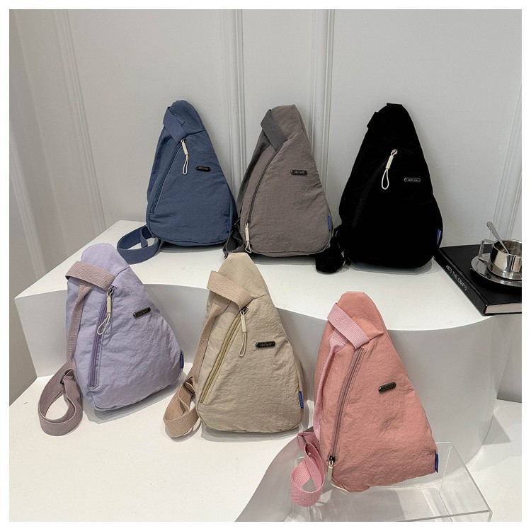 Factory wholesale of niche design bags for women, new high-end and stylish hand-held shoulder bags, versatile solid color crossbody bags full figure