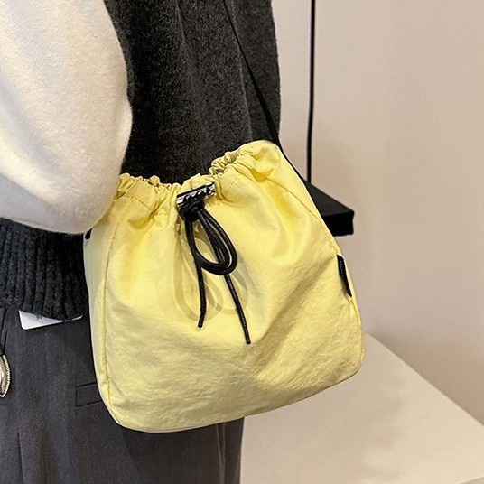 2024 New single-shoulder crossbody bag with drawstring pocket, lightweight outdoor sports bag, school style macaron solid color bag Application Scenario