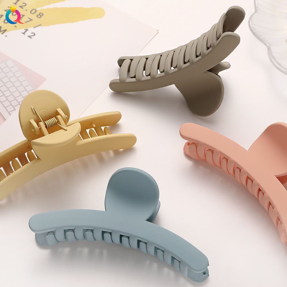 Qiyue Korean version cream-colored hair clipper, sweet and cute girl's back head clip, shark clip hair accessory wholesale Application Scenario