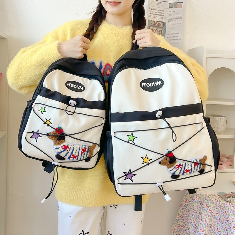 This 2024 new Korean-style color-blocking backpack is versatile, lightweight and has a large capacity. It's a cute parent-child student schoolbag Application Scenario