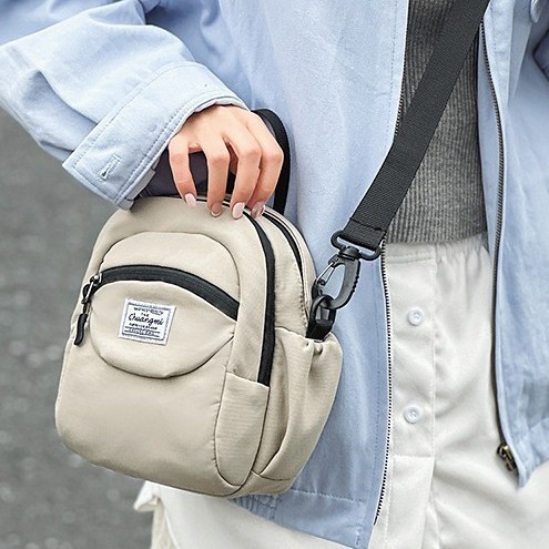 ins Japanese Harajuku style nylon bag for men and women, 2025 new style, multi-pocket, artistic single-shoulder bag, lightweight crossbody bag full figure