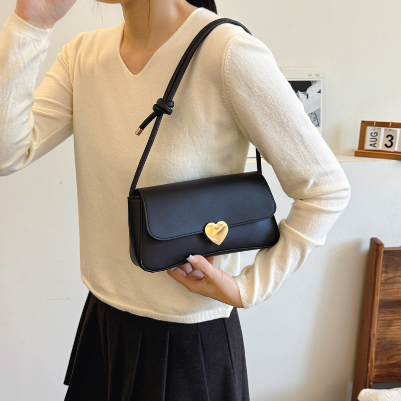 This trendy small bag with heart-shaped decoration is a new, high-quality, niche single-shoulder, underarm bag and commuter crossbody bag for women in the autumn and winter of 2024 details Picture