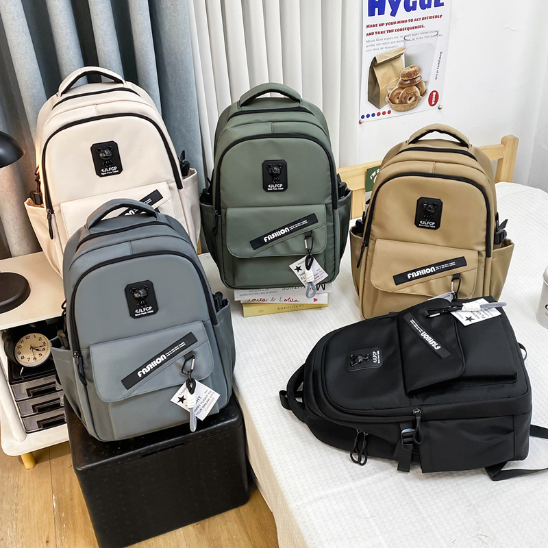 Cross-border junior high school backpacks for college students in grades three to six, backpacks for primary school students, male high school men, large-capacity backpacks Application Scenario