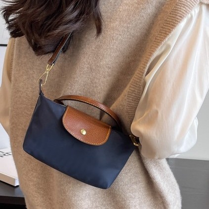 The new 2024 mini hand-held dumpling bag for women, made of nylon fabric, is a high-end nylon fabric single-shoulder crossbody phone bag full figure
