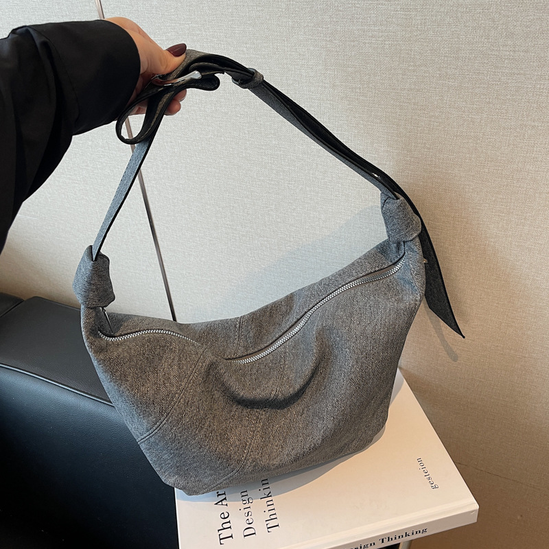 Korean-style denim bag, niche single-shoulder dumpling bag for women, 2024 new versatile and casual underarm bag, trendy crossbody bag full figure
