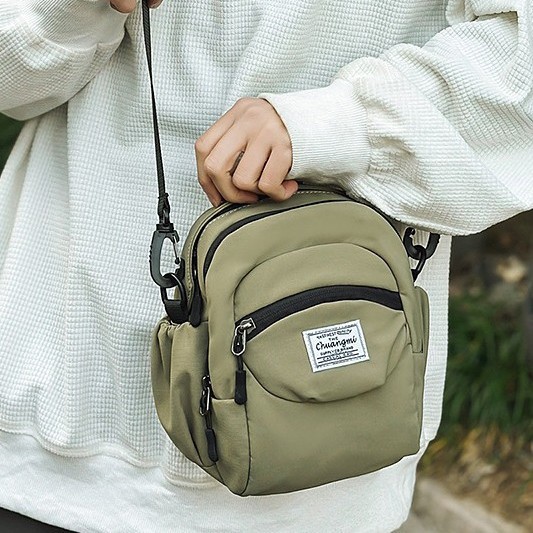 ins Japanese Harajuku style nylon bag for men and women, 2025 new style, multi-pocket, artistic single-shoulder bag, lightweight crossbody bag Application Scenario