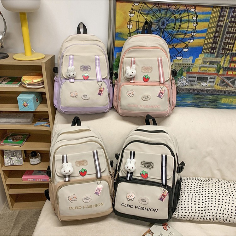 New schoolbag backpack with contrasting colors, a large-capacity female schoolbag, fashionable and simple Korean-style backpack for travel and travel Application Scenario