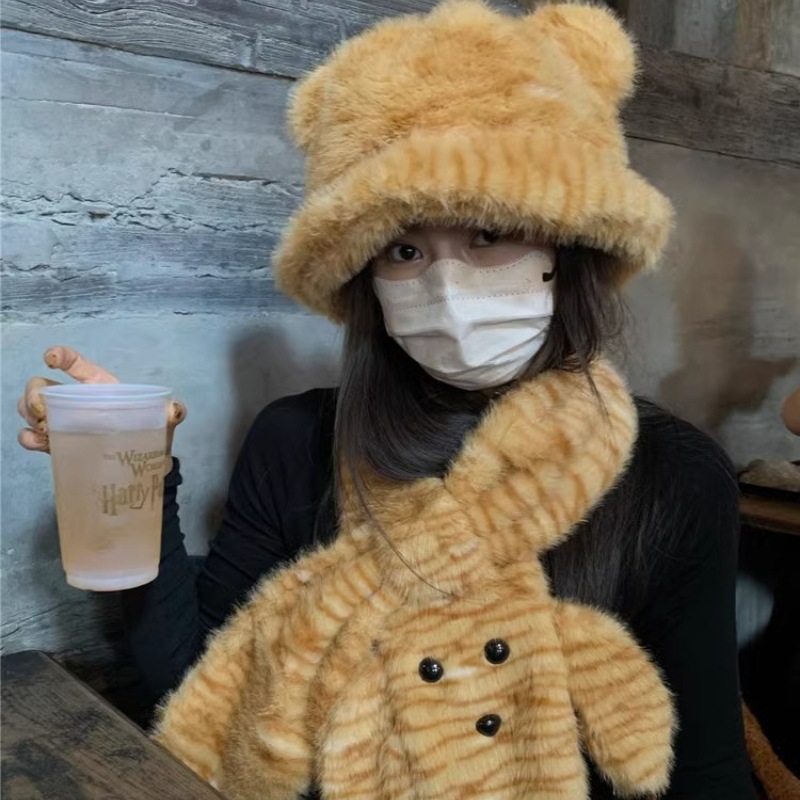 2024 New style scarf, cartoon leopard print puppy plush scarf, student cycling neck protection, cold protection and warmth, fleece scarf Item Picture