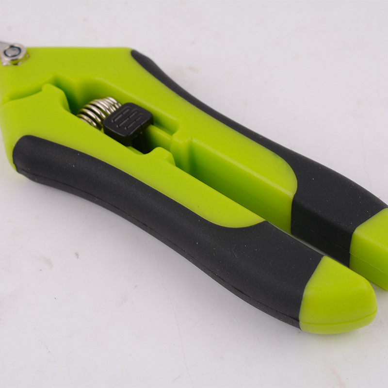 Factory direct sales of pruning shears, garden branches, garden tools, garden fruit tree pruning shears and leaf shears Application Scenario