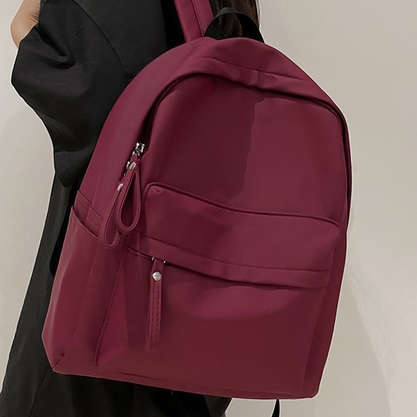 A simple and new Korean-style solid-color high school backpack that is casual and versatile, a simple and fashionable college backpack, and a junior high school backpack Application Scenario