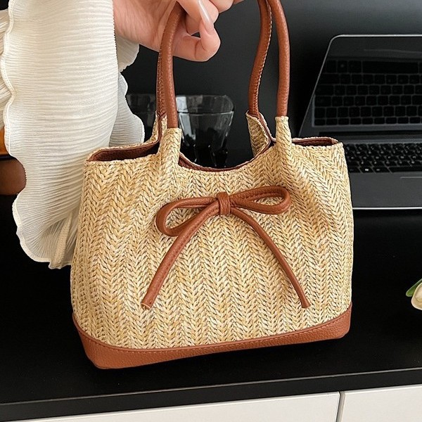 A new 2025 all-purpose single-shoulder bag made of straw for women's commuting, a casual tote bag for going out to work details Picture