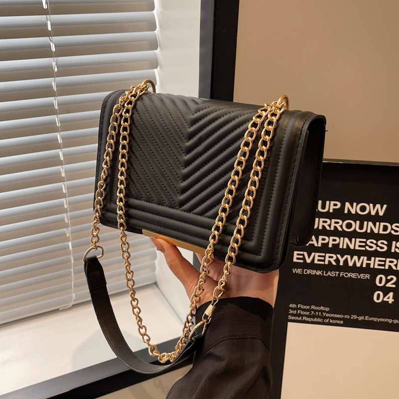 Personalized diamond-shaped fashionable and high-quality women's bag 2023 new style, retro and elegant single-shoulder armpit bag, fashionable single-shoulder small square bag full figure