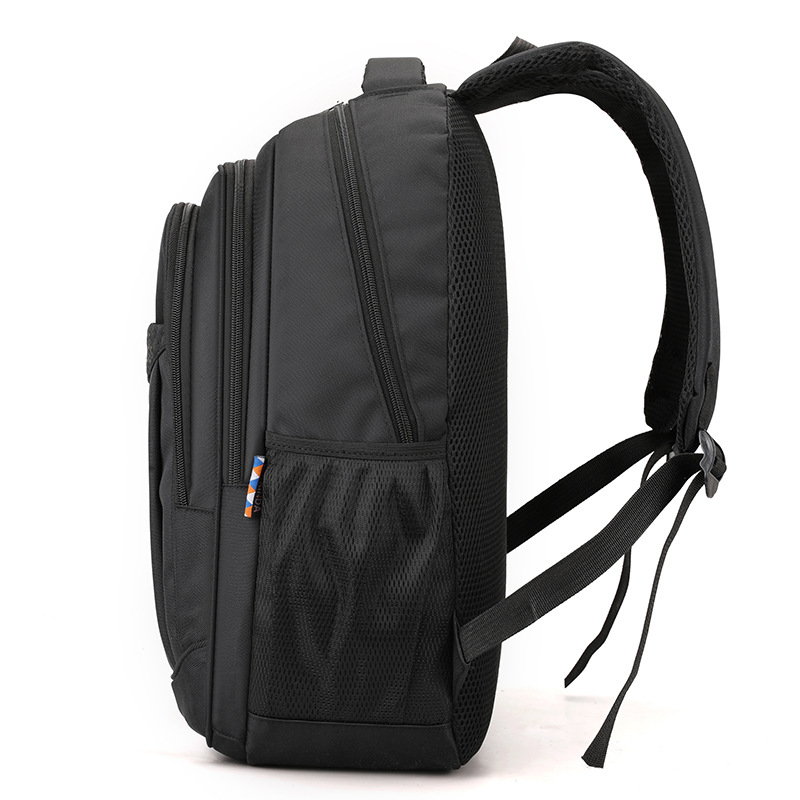 Factory wholesale men's backpacks, large-capacity, simple and casual middle school schoolbags, outdoor travel, business computer backpacks Application Scenario