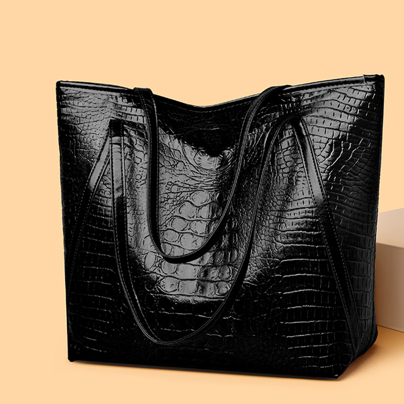 A new large-capacity crocodile-patterned tote bag with a retro European and American style for women, a casual and versatile commuting shoulder bag details Picture