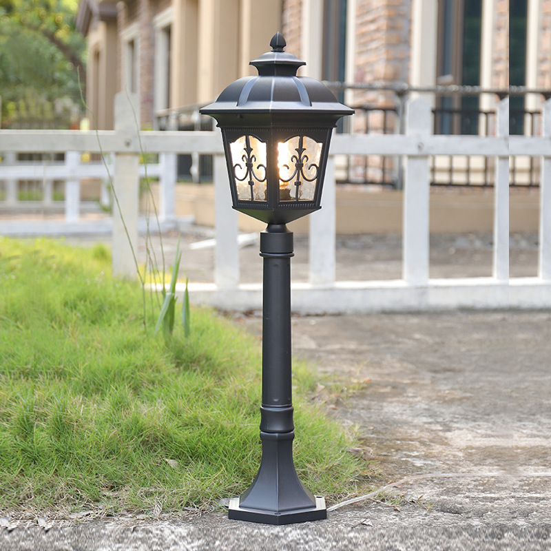 Factory direct sales of European-style outdoor lawn lights, rainproof and rust-proof garden lights, garden villa park grass lights Application Scenario
