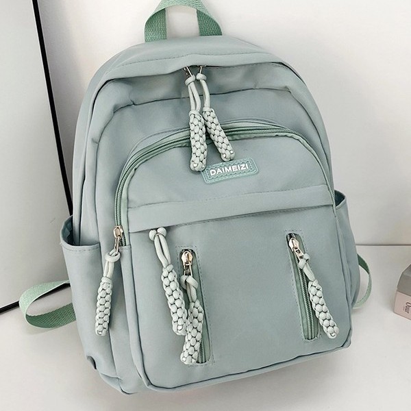 Simple small backpack for girls, study bag, commuting bag, mom's casual and versatile travel light backpack Application Scenario