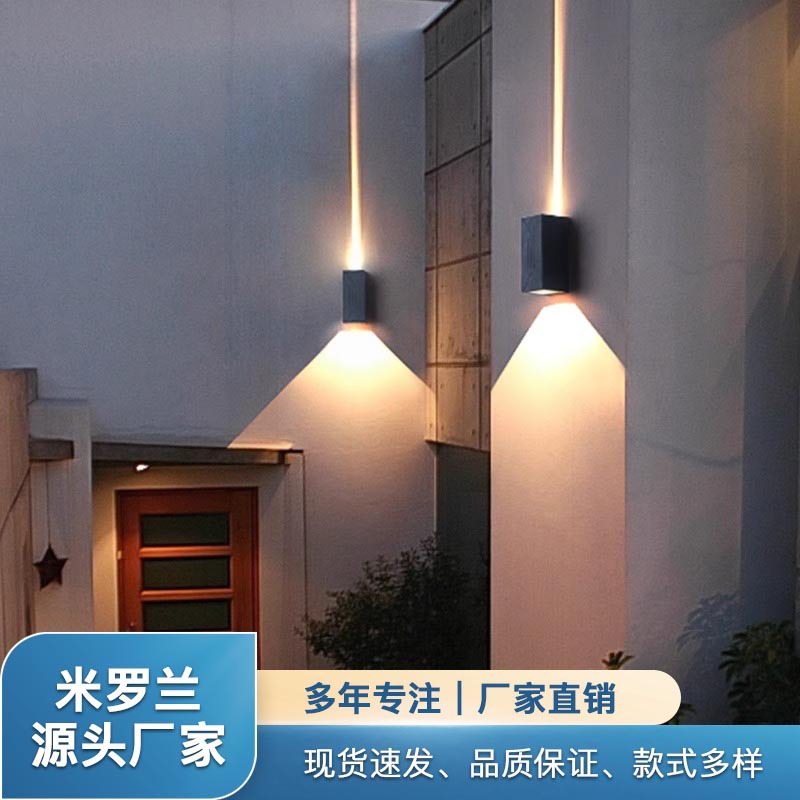 Wall-washing light, outdoor waterproof 220v wall lamp, outdoor courtyard lamp, villa balcony garden double-head wall lamp, column wall lamp full figure