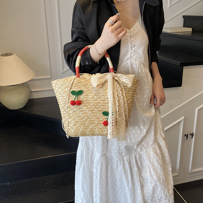 2025 New summer hand-woven beach vacation bag for women, fashionable lace bow, large capacity handbag Application Scenario