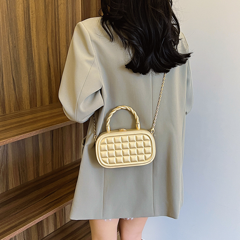 French chic small bag for women, new summer 2024 trendy woven hand-held box bag, chain single-shoulder crossbody bag details Picture