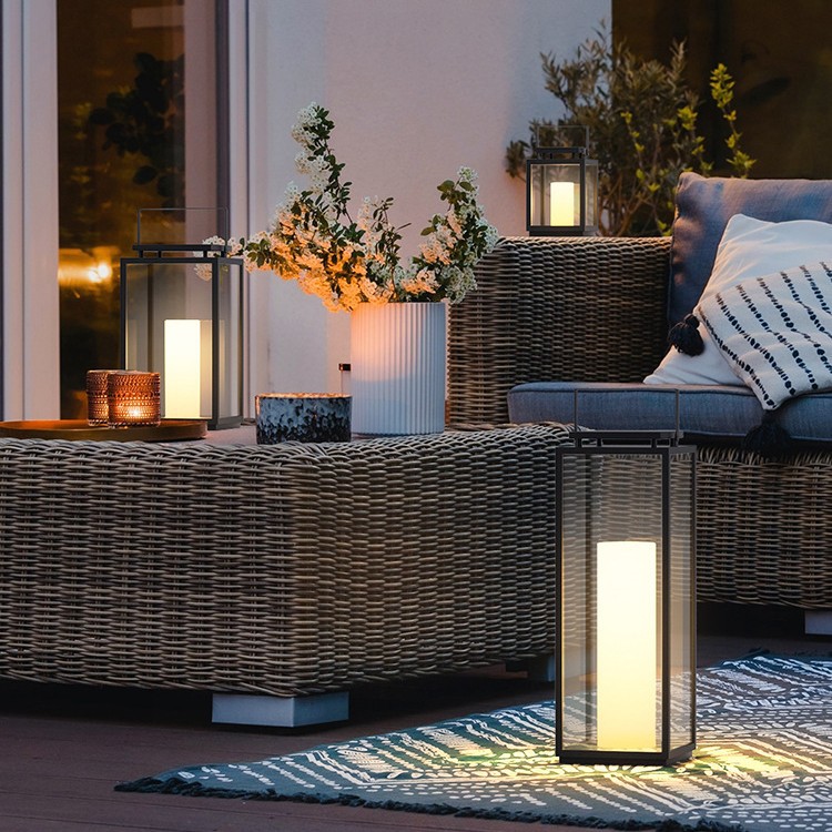 Villa lawn lights, outdoor solar lights, courtyard lights, ambient lights, floor lights, waterproof garden lights, outdoor exposed table lights Application Scenario