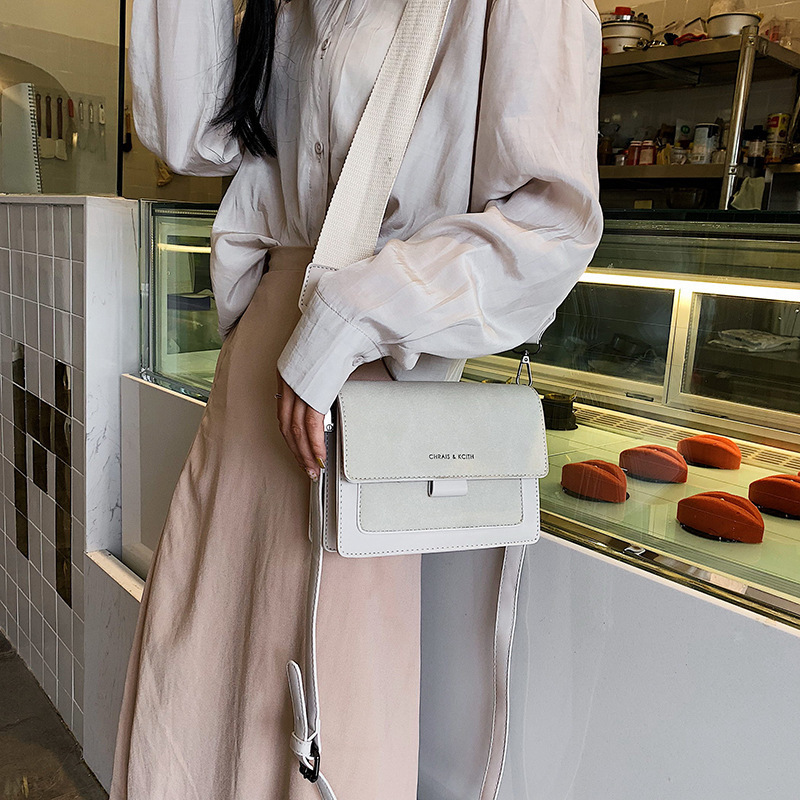 Cross-border chic small bag for Women 2023 New Korean-style small square bag with wide shoulder strap, fashionable and versatile, single-shoulder crossbody bag trend details Picture
